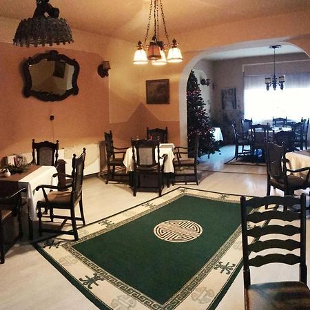 Vila Monica Bed and Breakfast Târgu-Mureş Exteriör bild